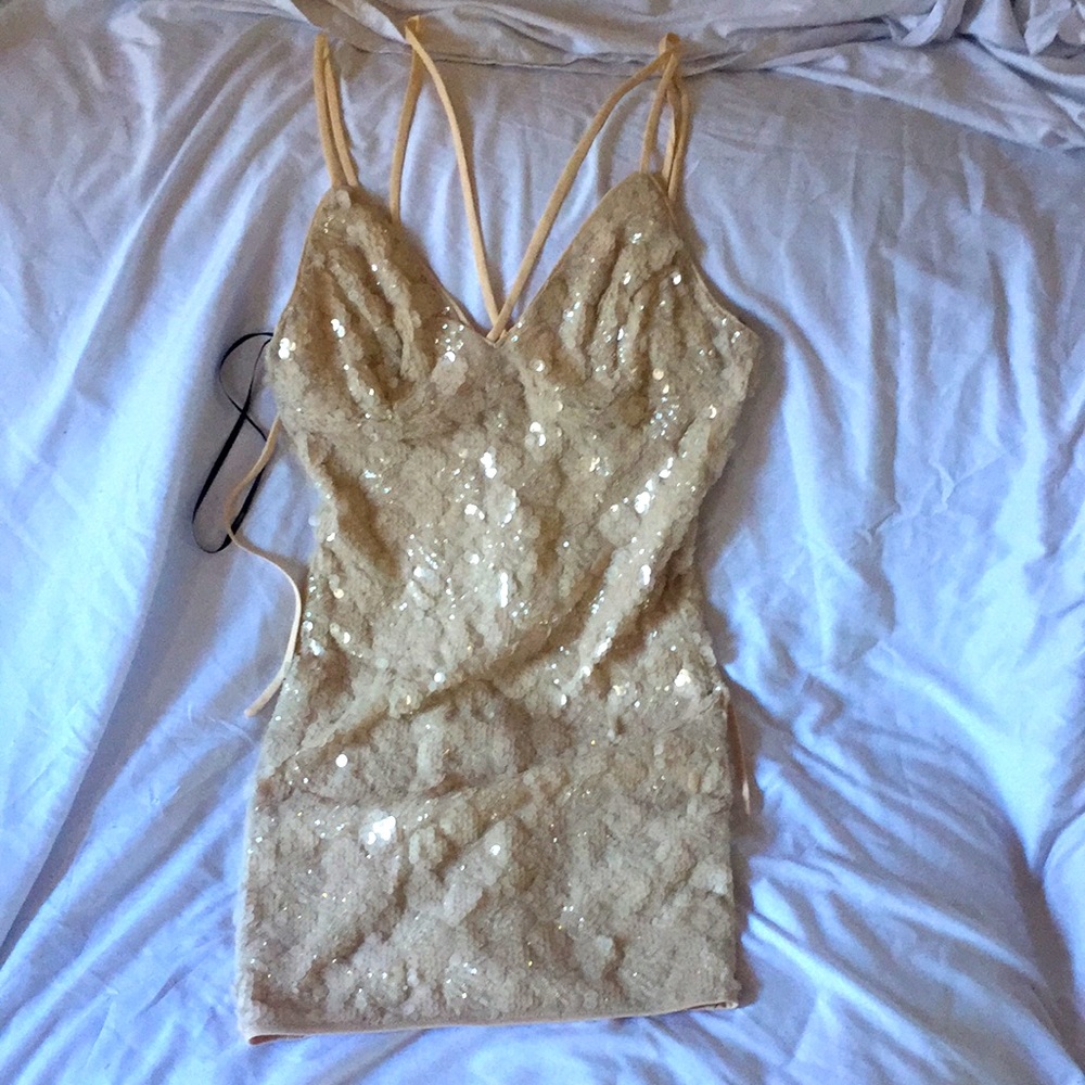 Criss-cross tie back sequin party dress